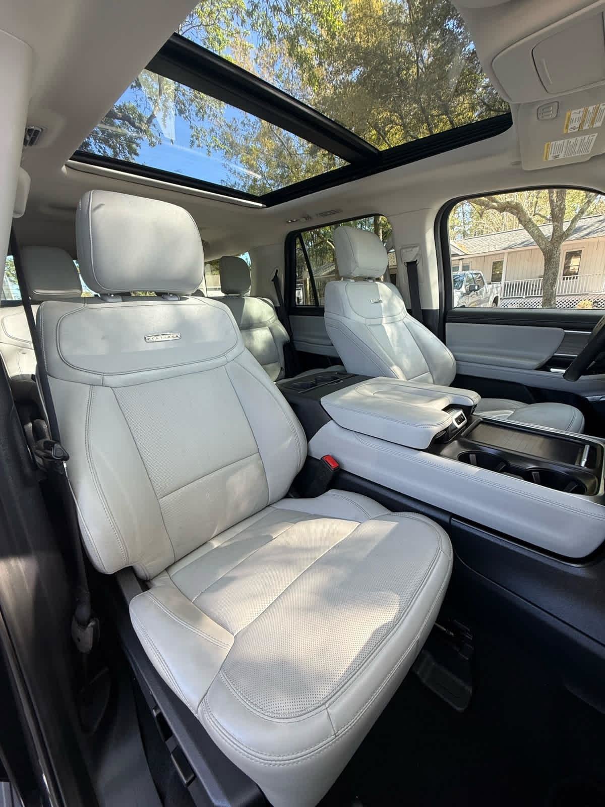 Used 2025 Ford Expedition Platinum AWD/4WD image 11