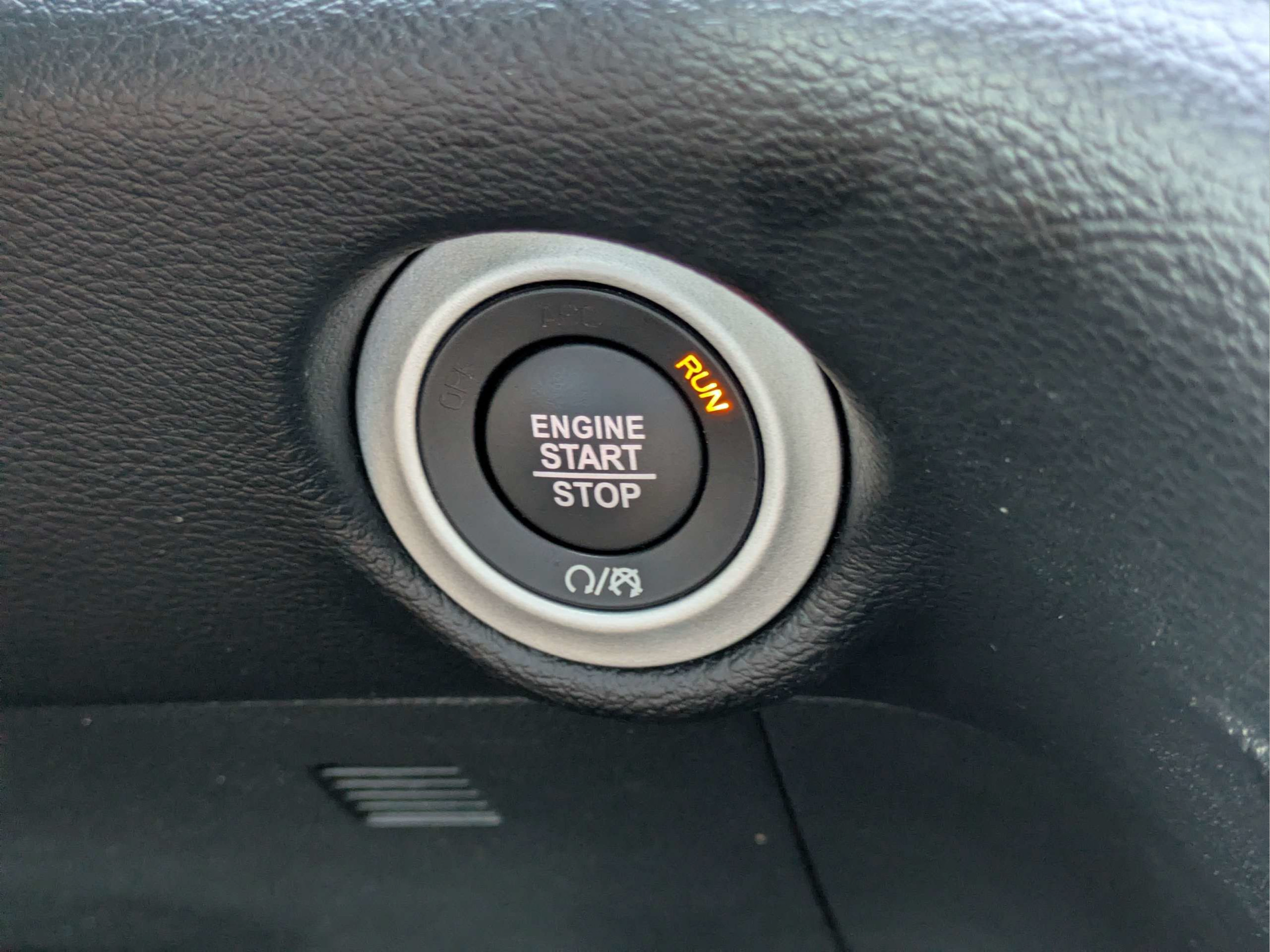Used 2025 Chrysler Pacifica Select FWD image 27