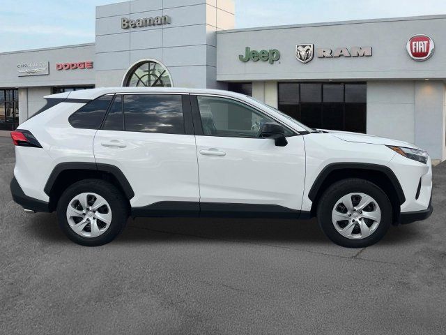 Used 2024 Toyota RAV4 LE AWD/4WD image 8