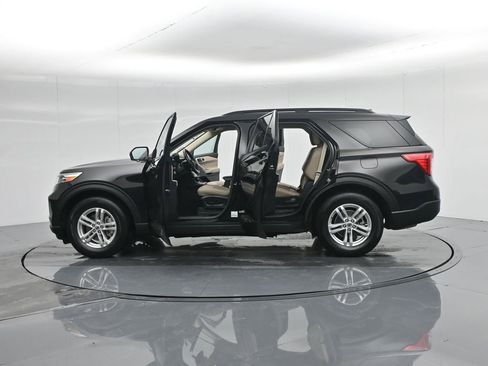 Used 2022 Ford Explorer XLT image 38