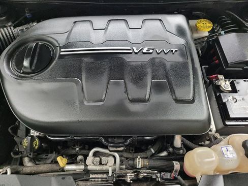 Used 2019 Jeep Cherokee Trailhawk w/ Cold Weather Group image 30