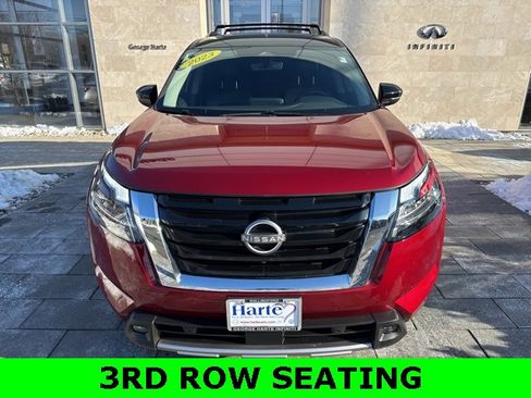 Used 2023 Nissan Pathfinder SL image 2