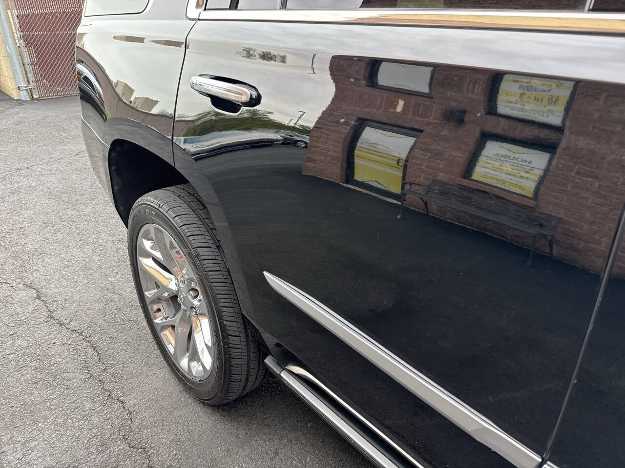 Used 2018 Cadillac Escalade Platinum AWD/4WD image 15