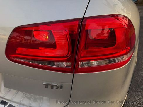 Used 2011 Volkswagen Touareg TDI image 32