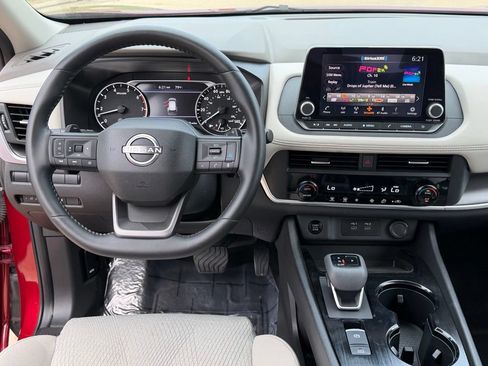 Used 2025 Nissan Rogue SV FWD image 23