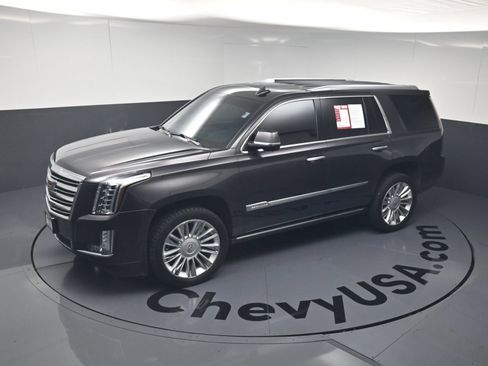 Used 2018 Cadillac Escalade Platinum AWD/4WD image 28