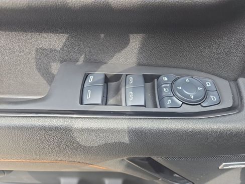 Used 2025 GMC Sierra 2500 AT4 w/ AT4 Premium Plus Package AWD/4WD image 16