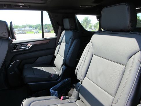 New 2026 GMC Yukon Denali w/ Denali Reserve Package AWD/4WD image 12
