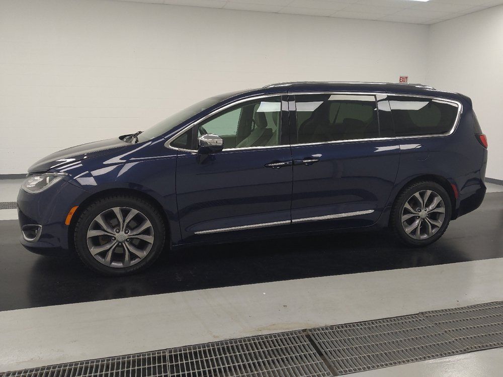 Used 2019 Chrysler Pacifica Limited w/ Advanced Safetytec Group FWD image 2