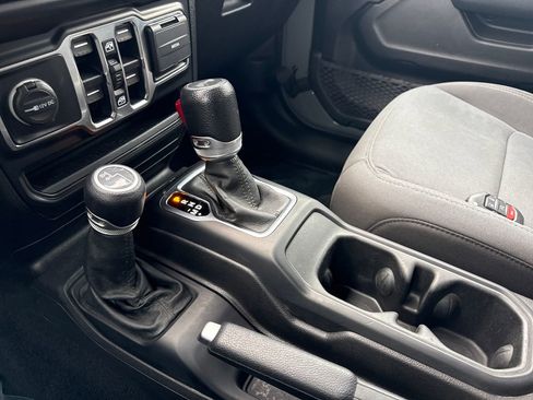 Used 2022 Jeep Wrangler Unlimited Sport image 22