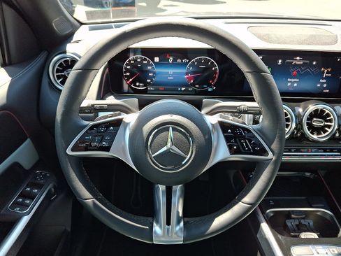 Used 2026 Mercedes-Benz GLB 250 4MATIC image 22