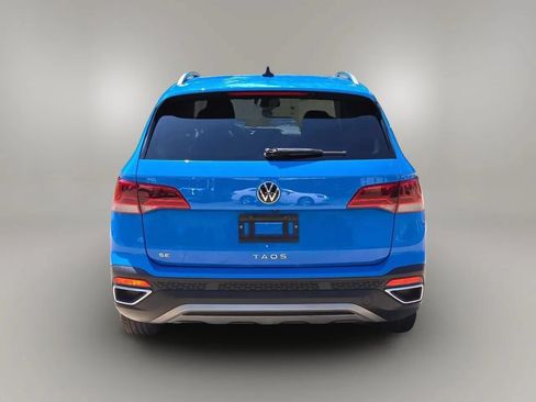 Used 2022 Volkswagen Taos SE w/ Panoramic Sunroof Package FWD image 9