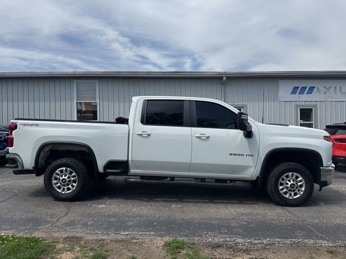 Used 2020 Chevrolet Silverado 2500 LT AWD/4WD image 8
