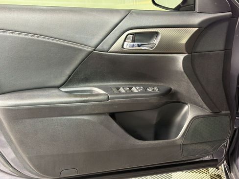Used 2016 Honda Accord Sport image 12