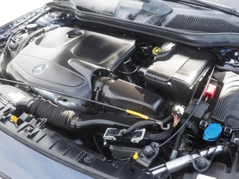 Used 2017 Mercedes-Benz GLA 250 4MATIC image 9