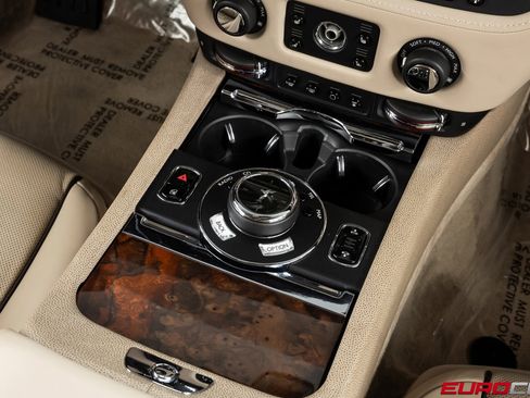 Used 2015 Rolls-Royce Wraith image 27