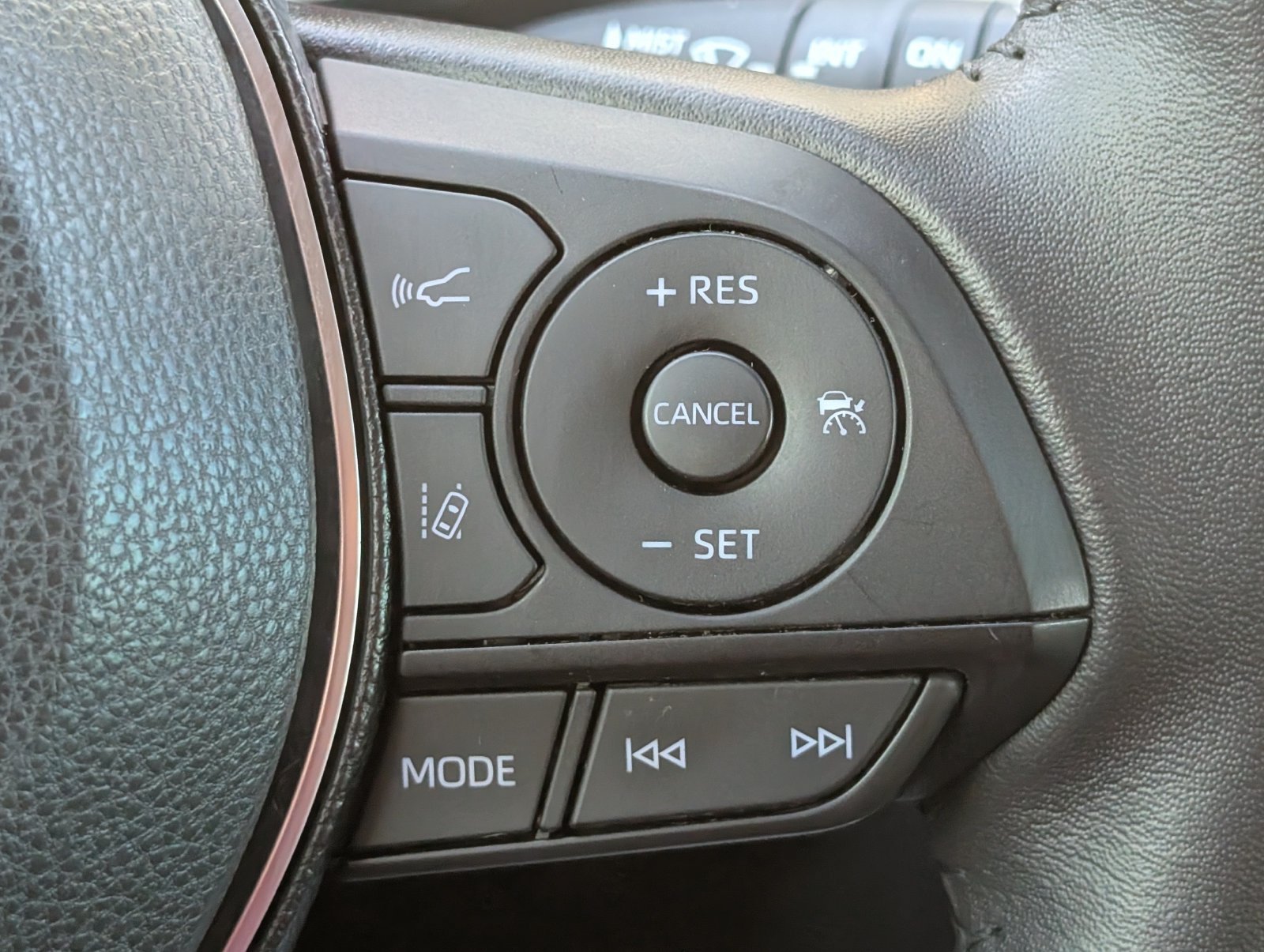 Used 2020 Toyota RAV4 XLE Premium FWD image 24