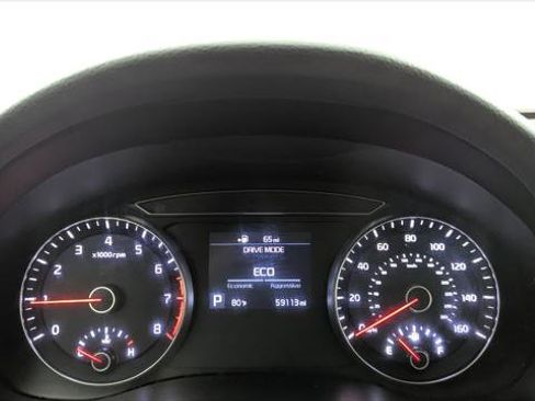 Used 2019 Kia Cadenza Premium image 25