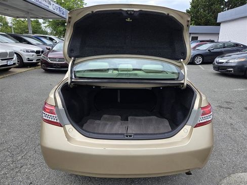 Used 2010 Toyota Camry LE image 11