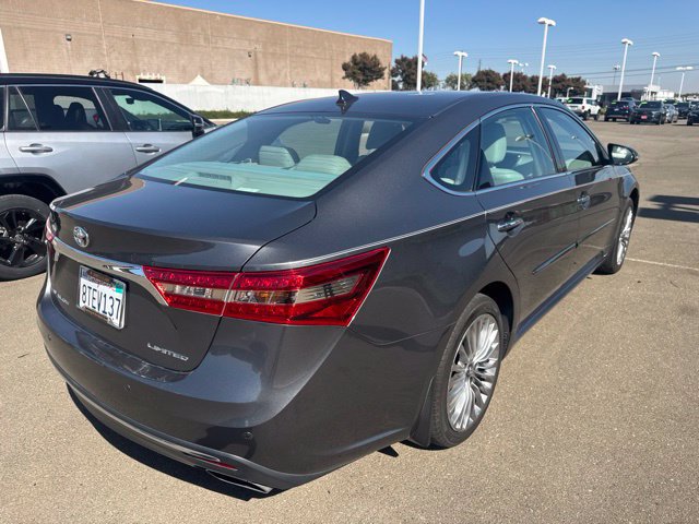 Used 2018 Toyota Avalon Limited FWD image 3