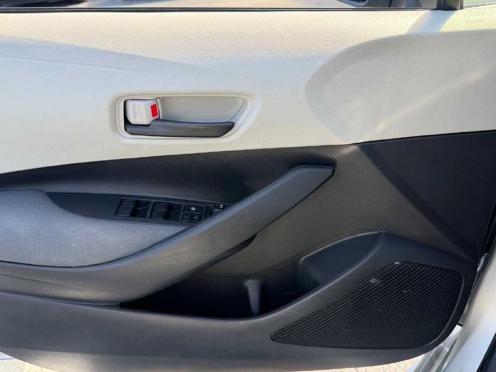Used 2022 Toyota Corolla LE FWD image 30