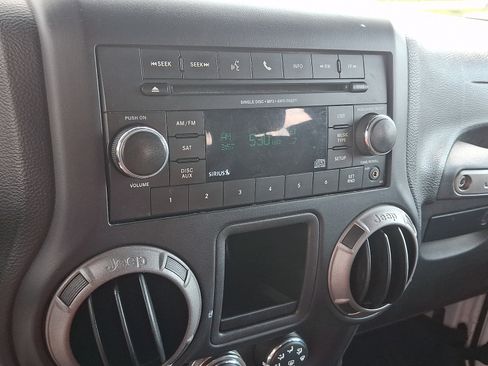 Used 2015 Jeep Wrangler Sport AWD/4WD image 18
