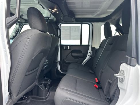 Used 2022 Jeep Wrangler Unlimited Sport image 19
