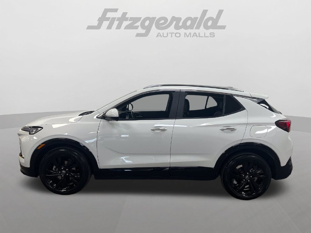 Used 2024 Buick Encore GX Sport Touring FWD image 2