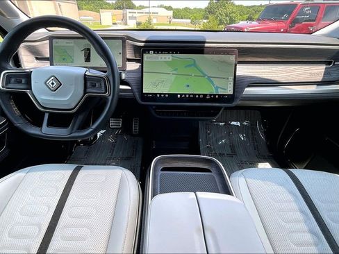 Used 2024 Rivian R1S Adventure AWD/4WD image 9