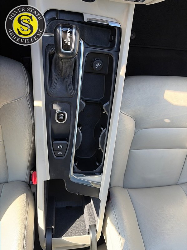 Used 2018 Volvo XC60 T5 Momentum w/ Vision Package AWD/4WD image 25