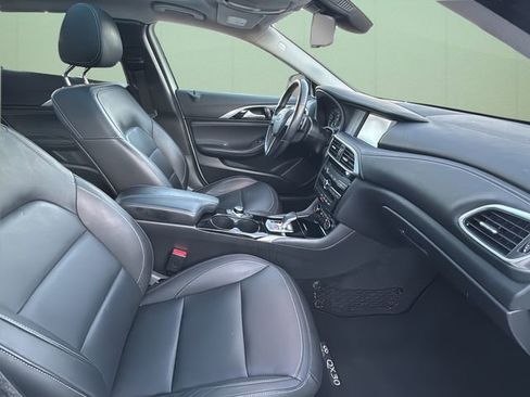 Used 2017 INFINITI QX30 Premium w/ Navigation Package image 40