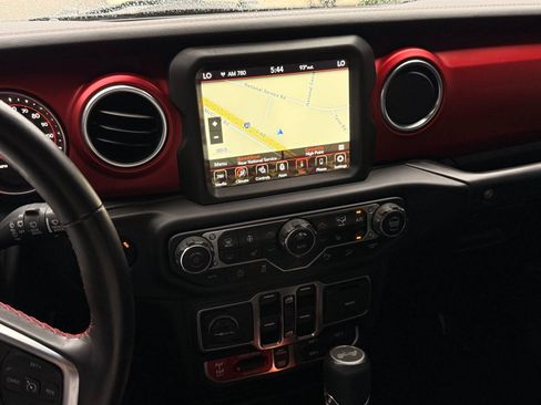 Used 2021 Jeep Wrangler Unlimited Rubicon AWD/4WD image 45