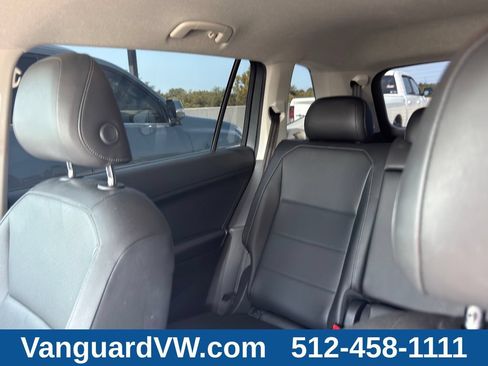 Used 2018 Volkswagen Tiguan SE FWD image 13