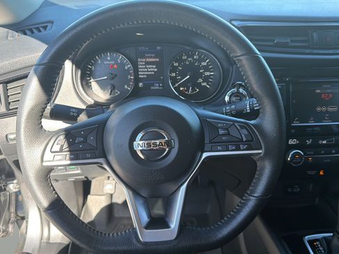 Used 2020 Nissan Rogue SV FWD image 33