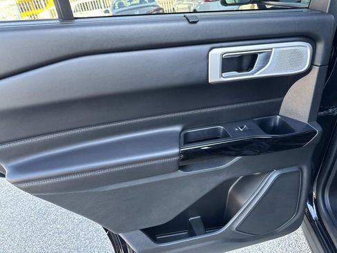 Used 2022 Ford Explorer Platinum image 13