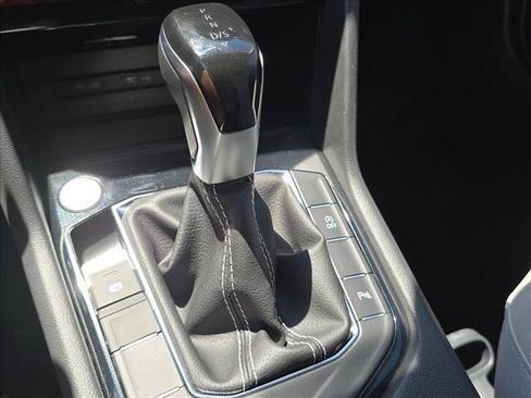 New 2026 Volkswagen Taos SE FWD image 17