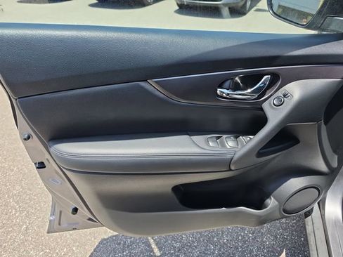 Used 2016 Nissan Rogue SV w/ SV Premium Package FWD image 19