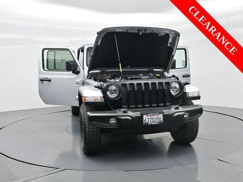 Used 2023 Jeep Gladiator Willys image 38
