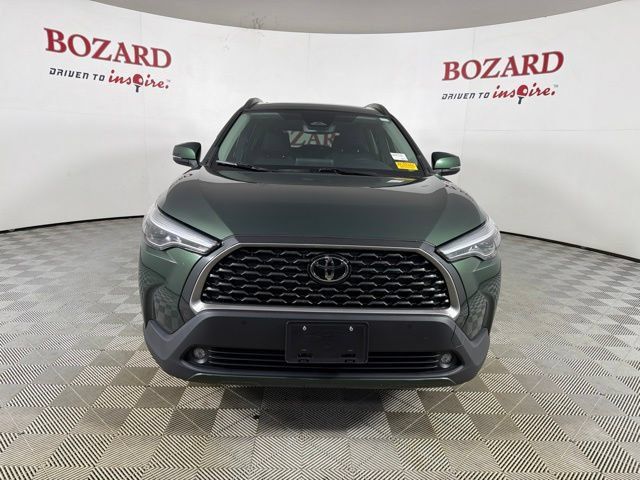 Used 2024 Toyota Corolla Cross XLE w/ Convenience Package AWD/4WD image 2