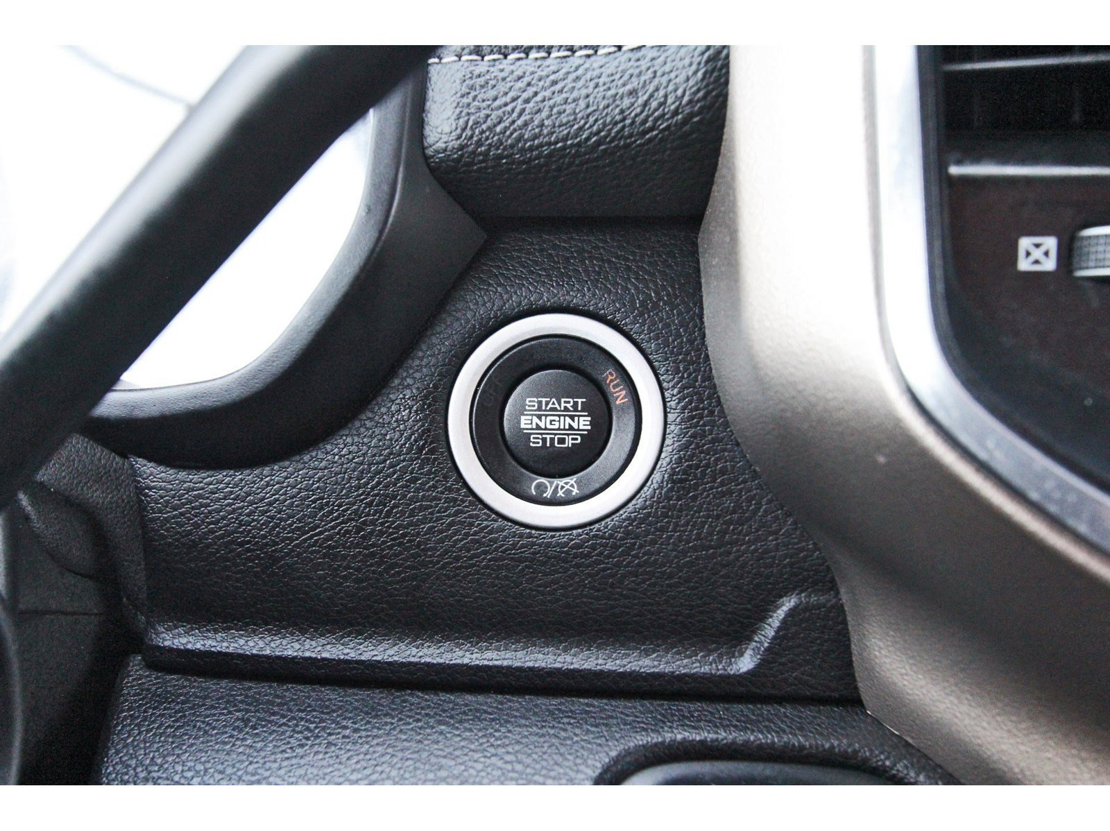 Used 2024 RAM 2500 Laramie w/ Safety Group AWD/4WD image 21