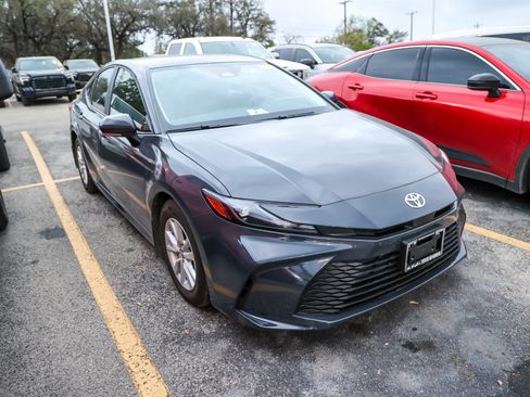 Used 2025 Toyota Camry LE w/ Convenience Package image 6