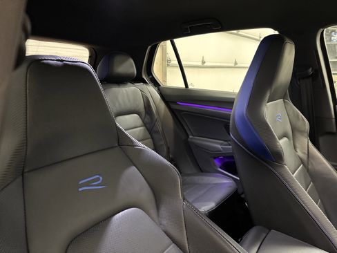 Used 2023 Volkswagen Golf 20th Anniversary Edition image 28