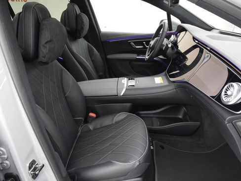 New 2026 Mercedes-Benz EQS 550 4MATIC SUV image 16