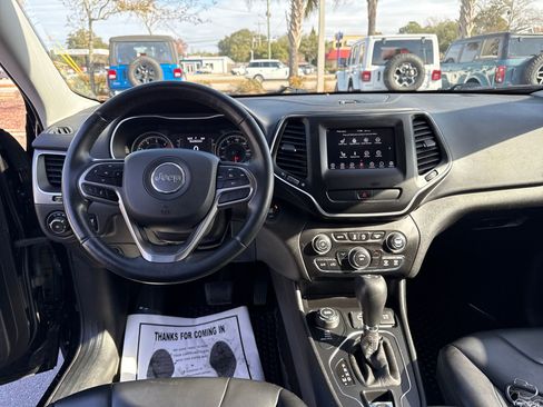 Used 2019 Jeep Cherokee Latitude Plus w/ Cold Weather Group image 15