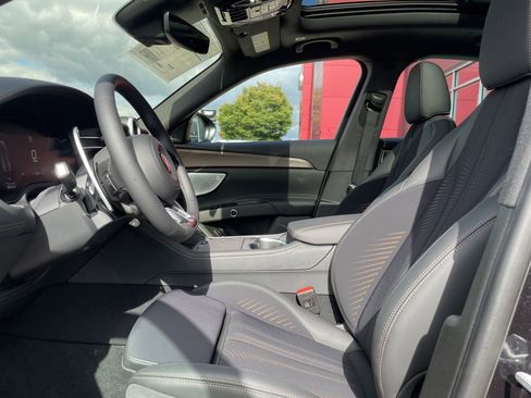 New 2025 Maserati Grecale Folgore image 17