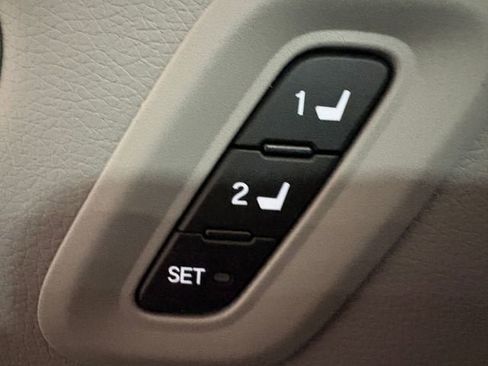 Used 2024 Honda Pilot Touring image 10