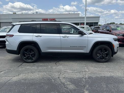 Used 2023 Jeep Grand Cherokee L Laredo AWD/4WD image 2