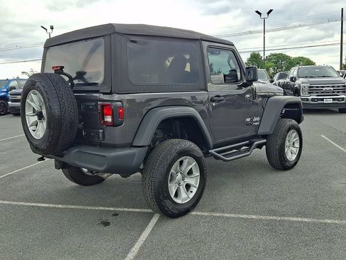 Used 2018 Jeep Wrangler Sport AWD/4WD image 6