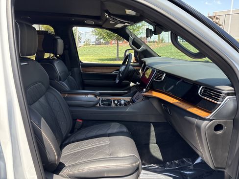 Used 2024 Jeep Grand Wagoneer Series III w/ Rear Seat Video Group 1 AWD/4WD image 25