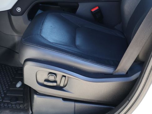 Used 2023 Land Rover Defender 110 X-Dynamic SE image 16